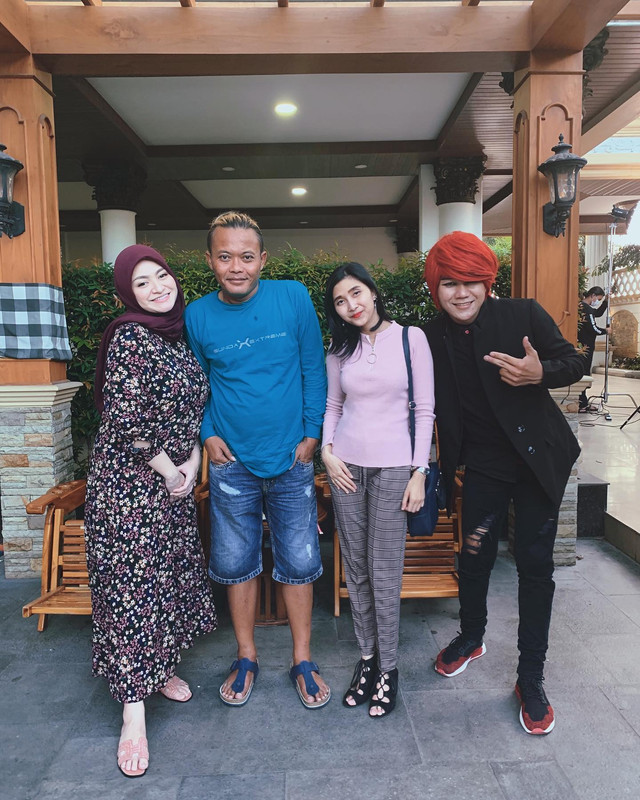 Pesulap merah dan Tika foto bareng Sule serta Nathalie Holscher