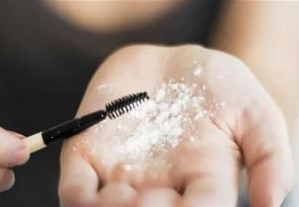 ¿Cómo hacer crecer las pestañas? Este es el truco de maquillaje con talco de bebé