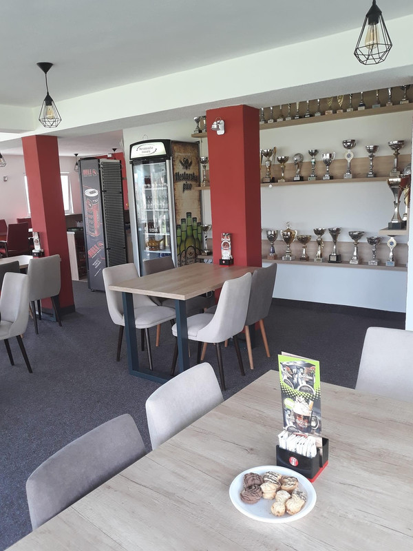 F4606AF3-9DBC-46D5-BB8F-49250DF34369