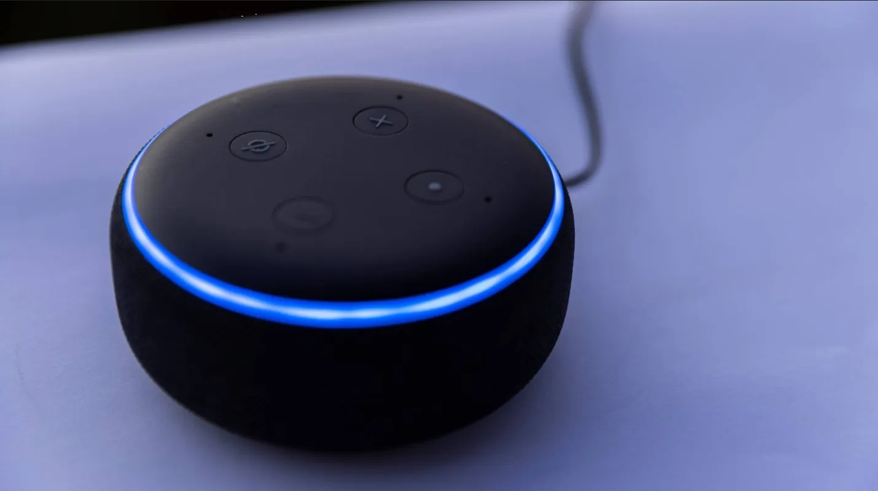 ¿Cómo puedo cambiar el nombre de mi Alexa de Amazon?