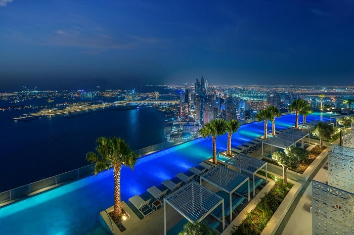 Kolam renang di Address Beach Resort Dubai pecahkan rekor sebagai infinity pool tertinggi di dunia.