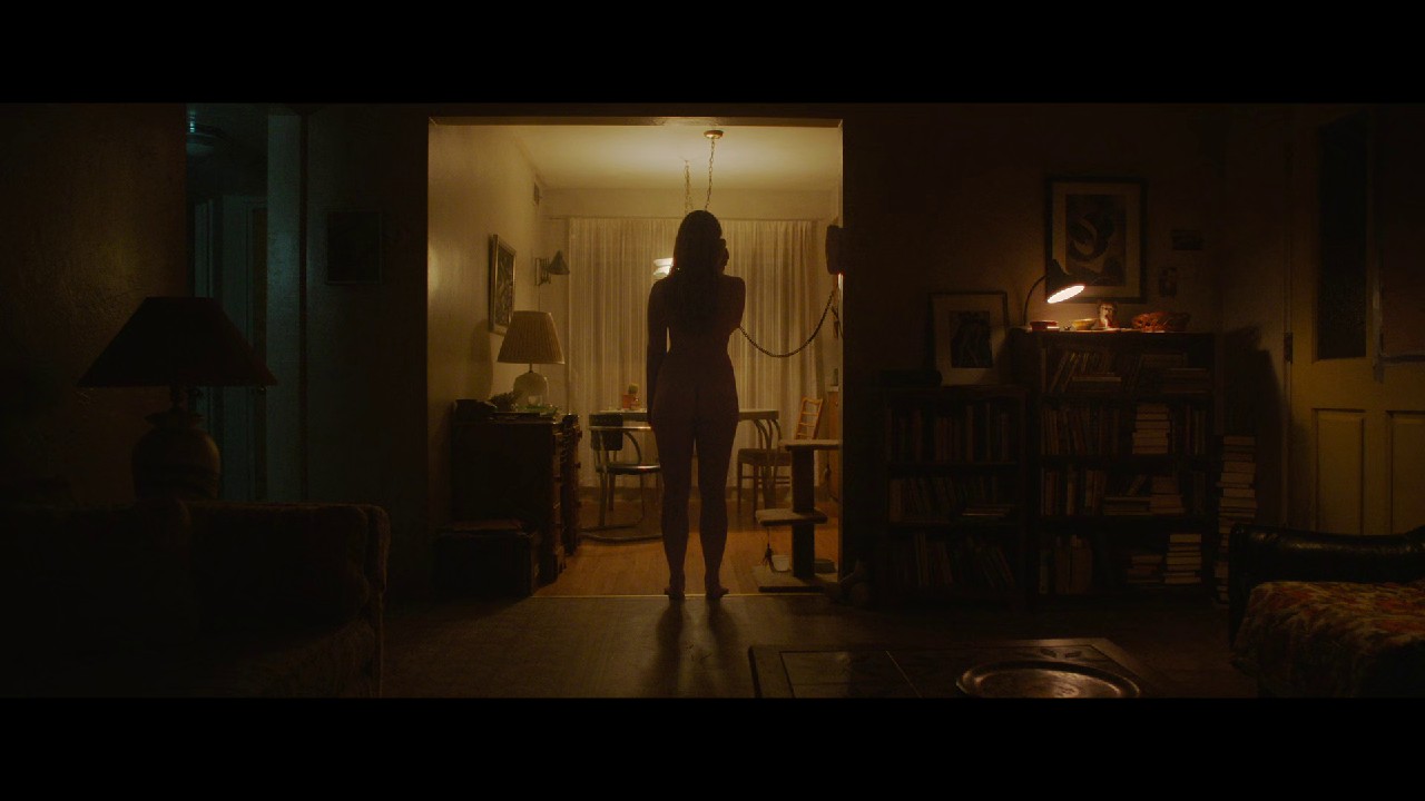 Love-Lies-Bleeding-2024-Hindi-English-AMZN-WEB-DL-1080p-HEVC-EAC3-6ch-ESub-mkv-0004