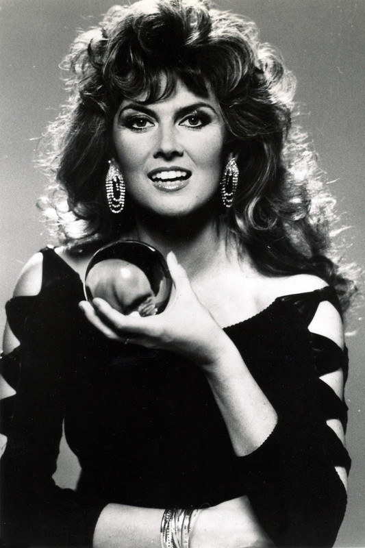 Caroline_Munro_b87