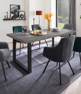 Обідній стіл та стільці