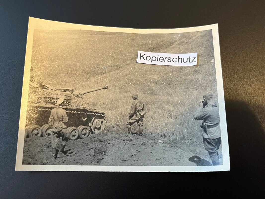 Altes Foto-Panzer-Tank-Langrohr-Sturmgeschütz-Soldat-Tarnuniform-WW2