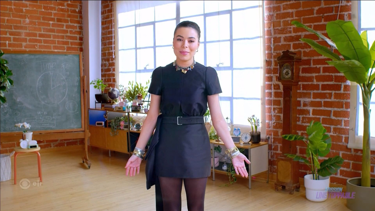 Miranda Cosgrove 080826 030