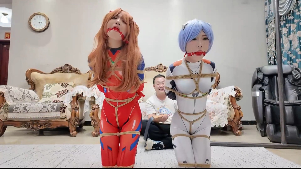 枫叶原创 完蛋！我把美女捆绑了？——缚神挑战？落难的EVA等身手办！.mp4_20250908_185333.452