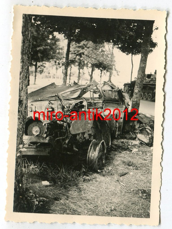 Foto, Wehrmacht, zerstörte feindliche Fahrzeuge,