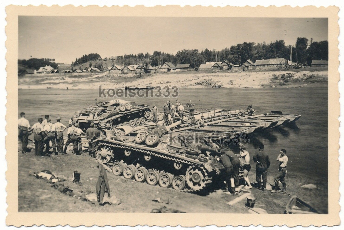 Foto Düna Panzer Fähre Sturmgeschütze Pioniere Kraslava 12. ID Kreslau Lettland