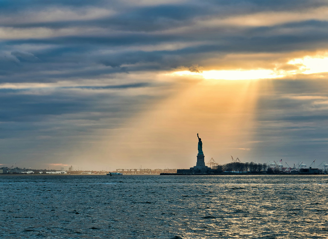 
							Statue of Liberty Travel