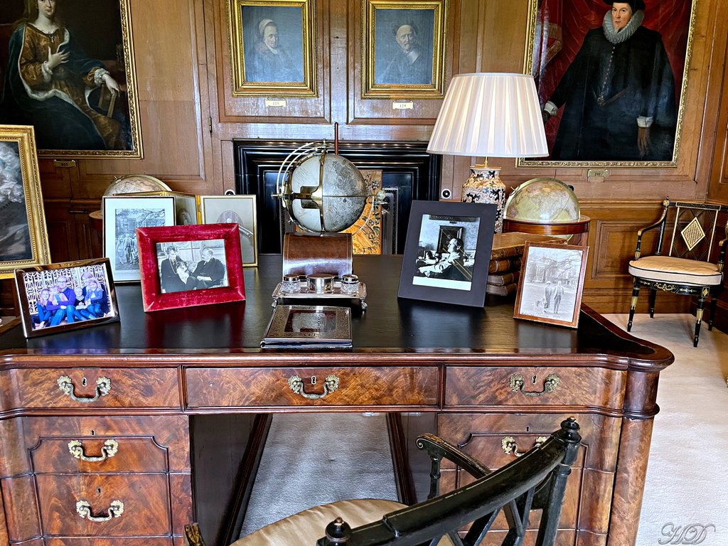 BH-Desk-2-HD.jpg