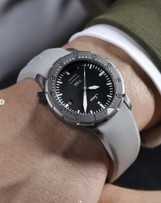 3826CAAE-5DEC-40E9-8C07-5FF38849E282