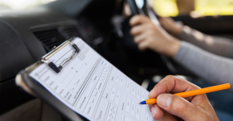 Mock driving test with examiner style feedback