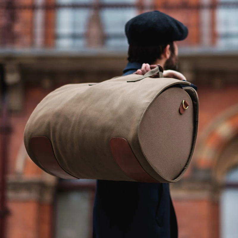sc_holdall_olive_lifestyle3.