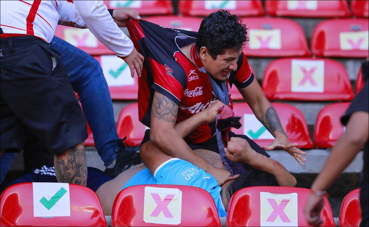 Arzobispo de Puebla lamenta violencia en estadio de Querétaro