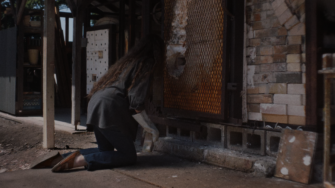 Showing.Up.2023.2160p.WEB-DL.HDR.DV.HEVC-Нечипорук.mkv_snapshot_00.53.15.359