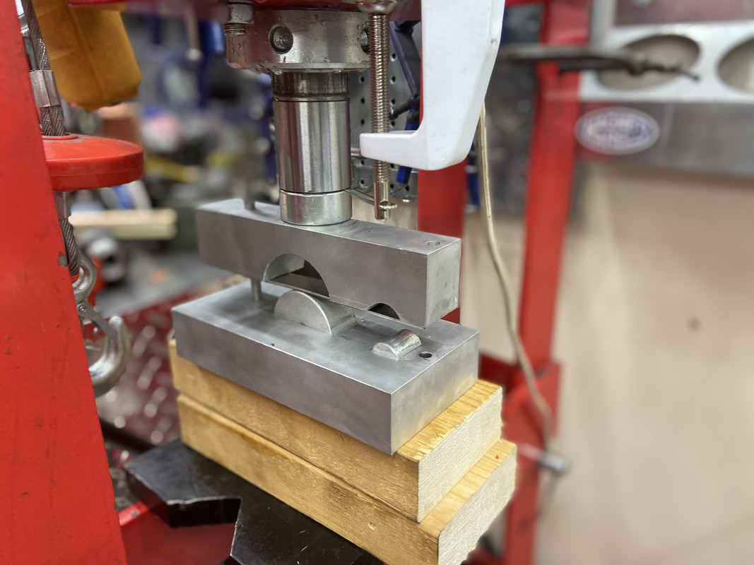 921DF2D8-F0C8-4B7C-81EB-E62652273358