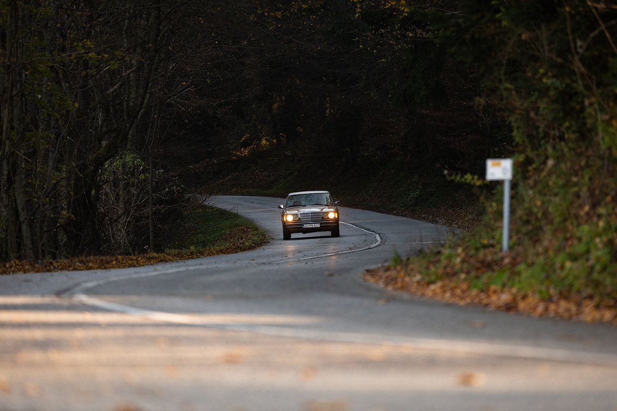 241102-Mercedes_W123_300D_220