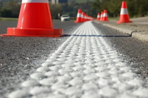 Нанесение разметки холодным пластиком