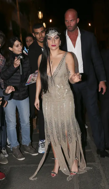 10-30-14-Arriving-at-Hotel-in-Paris-001.
