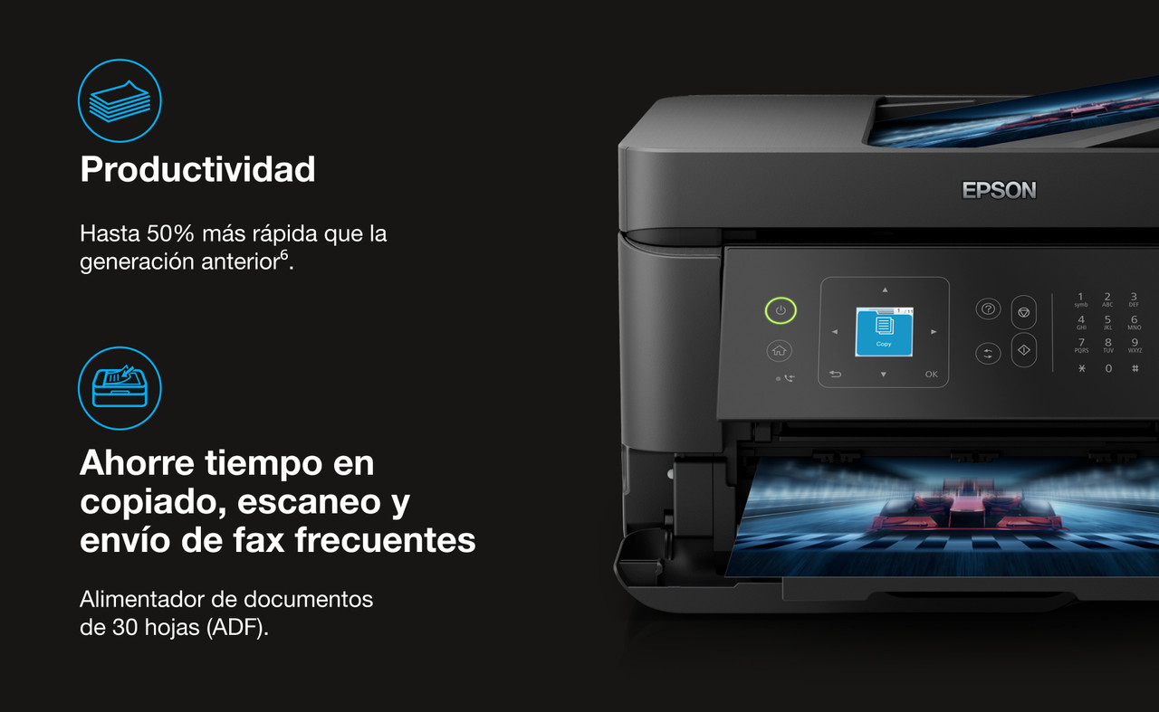 Una persona recargando la impresora EcoTank con el sistema de botellas sin derrames.