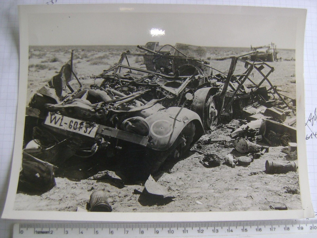 zerstörte Luftwaffen-KFZ mit 3,7cm Flak, Afrika-Korps 2.WK Orig