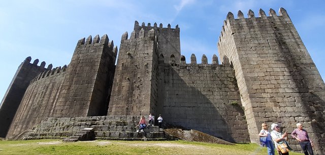 Nos volvemos a casa parando en Guimarães, cuna de Portugal. - Braga, Oporto y Guimarães. Semana Santa 2022 (8)