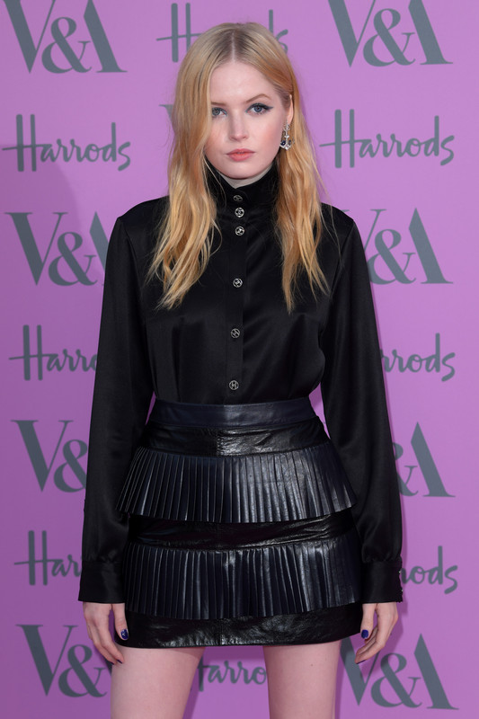 ellie-bamber-the-victoria-and-albert-museum-summer-party-in-lond