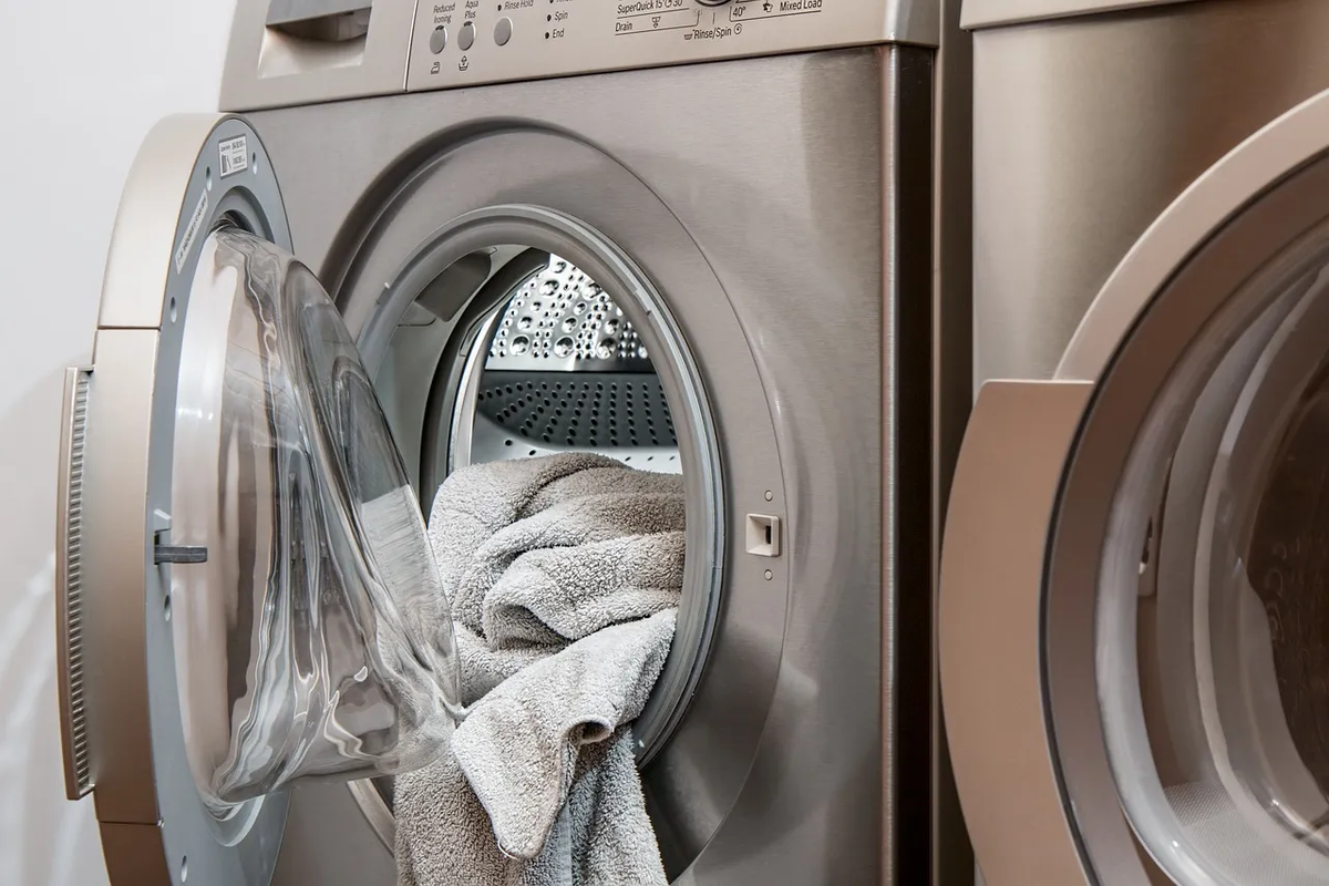 ¿Qué pasa con la ropa cuando pones bolas de aluminio en la lavadora?