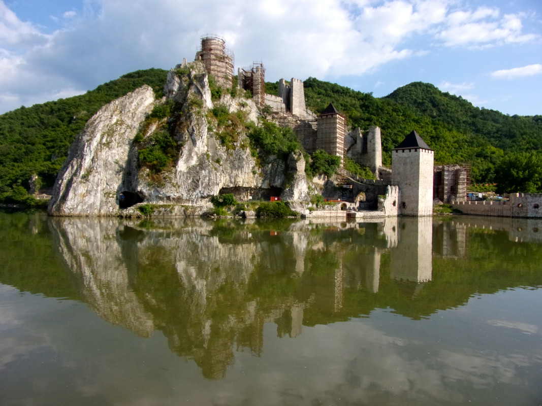 [Obrazek: Golubac-Fortress-27379120351.jpg]