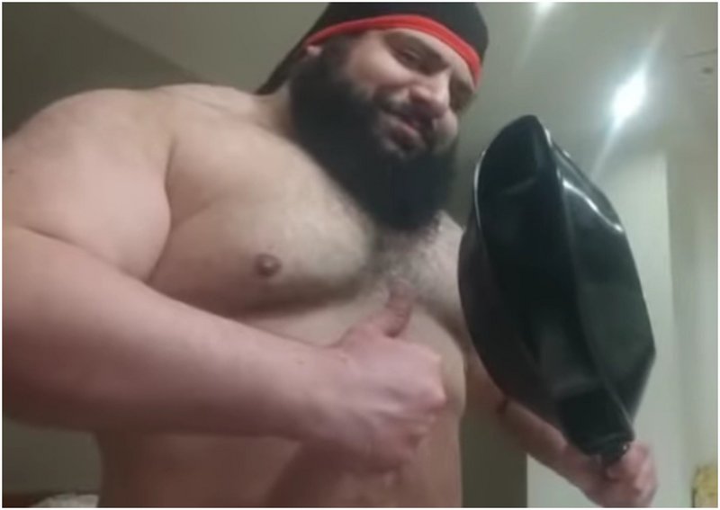 &#039;Иранския Хълк&#039; чупи стойки и сгъва тиган