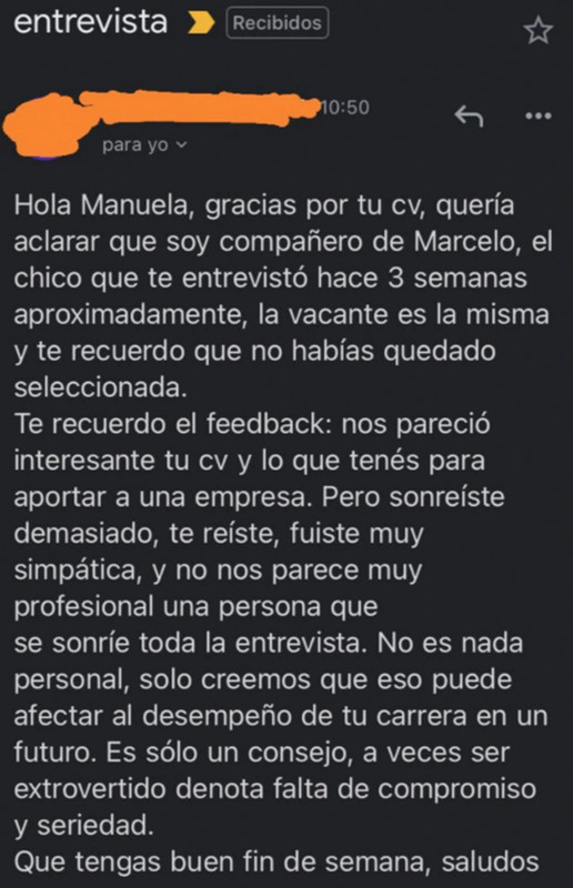 Empresa rechaza a joven por sonreír demasiado y le aconseja reír menos
