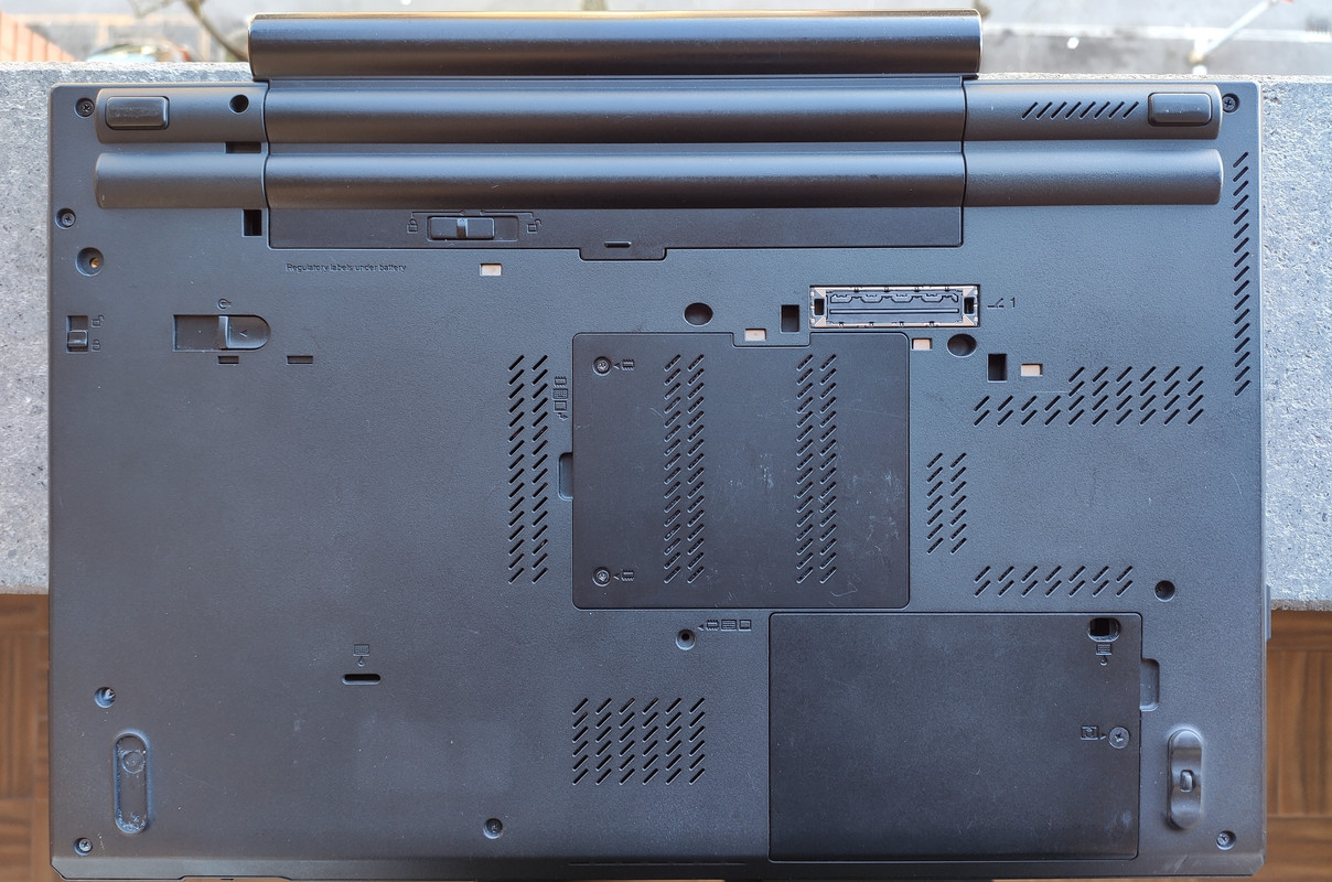 2-ThinkPad-bottom