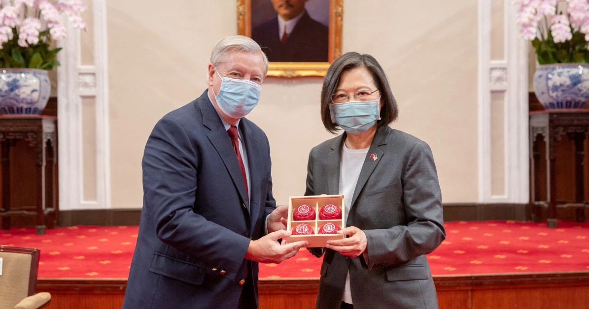 China realiza ejercicios militares mientras legisladores de EEUU visitan Taiwán