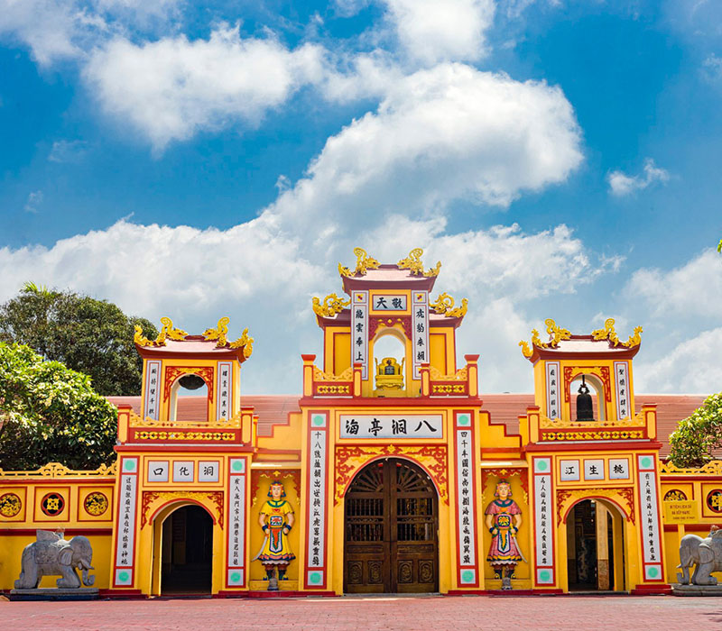 Cổng Đền Đồng Bằng linh thiêng