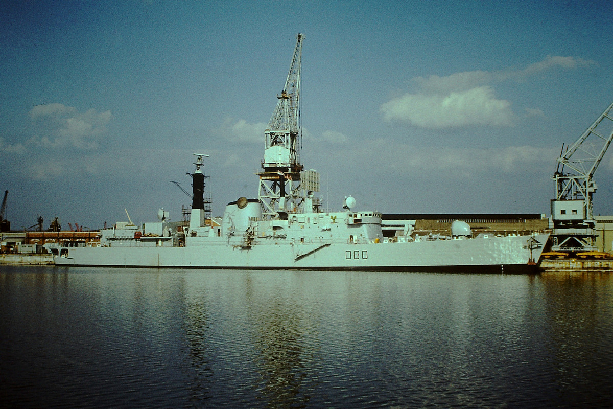 HMS Sheffield (D.80) в дни ВМФ в Портсмуте в августе 1980-2