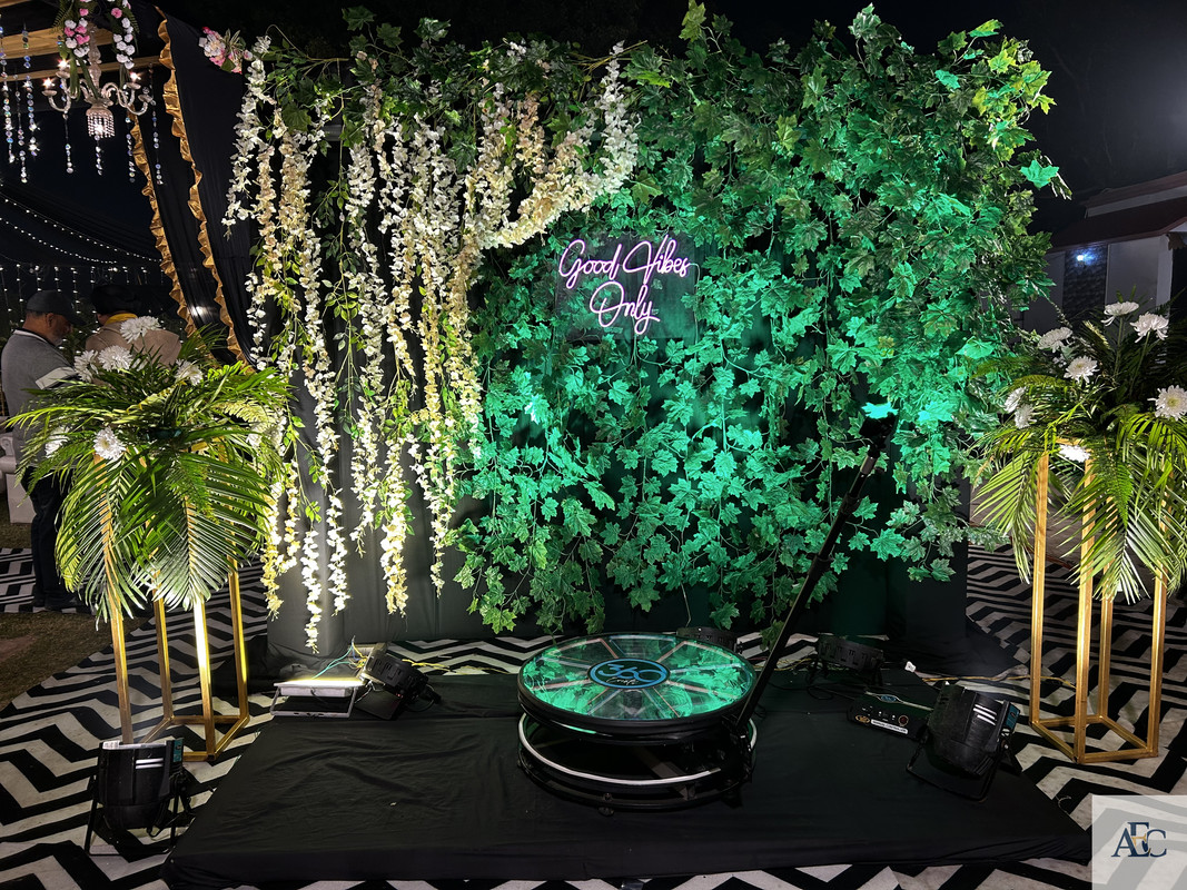 Black and Gold Reception Decor 6