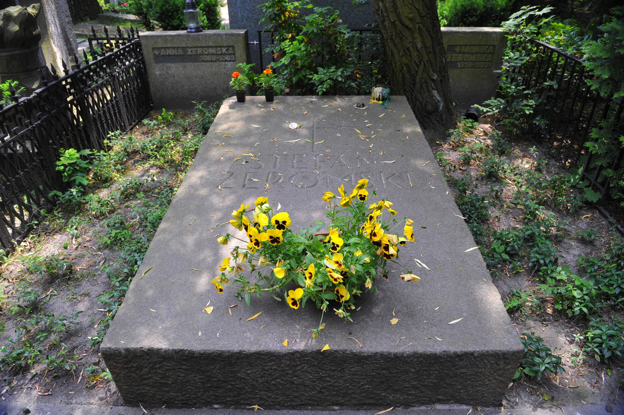 Stefan-Zeromski-grave