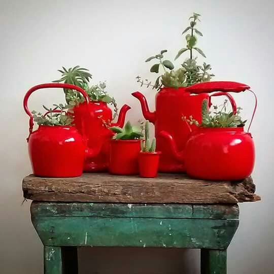 teapot-red-vintage-teapots.jpg
