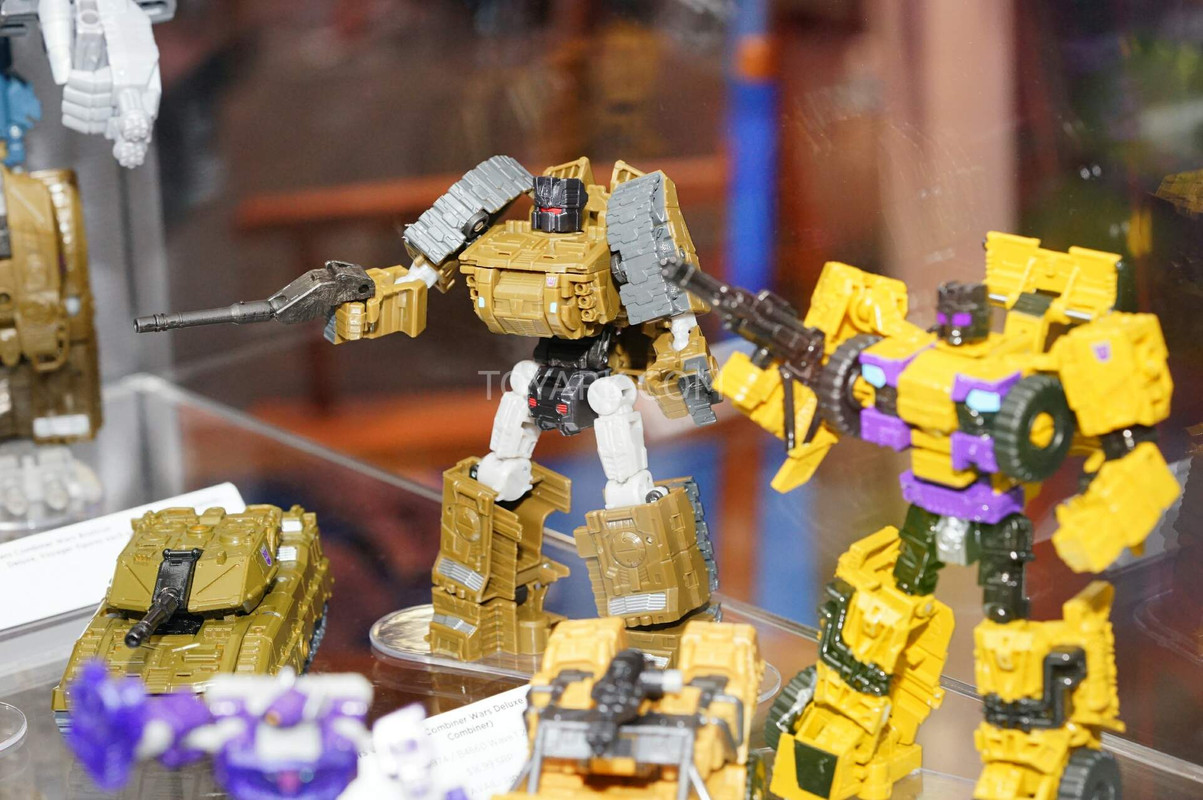 SDCC2015-Hasbro-Transformers-Combiner-Wars-030