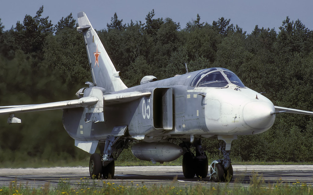 11 ORAP Su-24MR 05 White_0515325 (4)