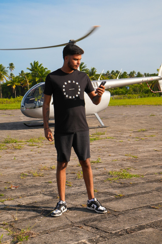 Ian Lins em ambiente profissional