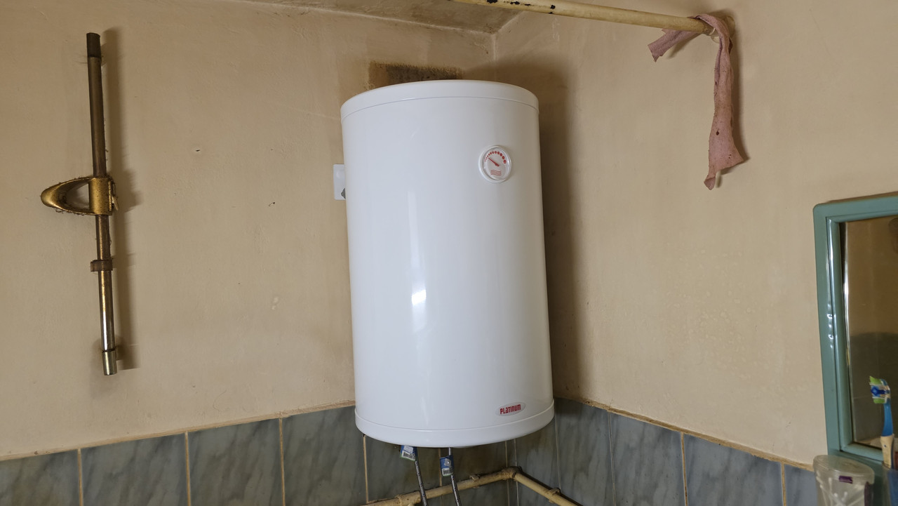Novo ugrađeni bojler sa sigurnim elektro priključkom