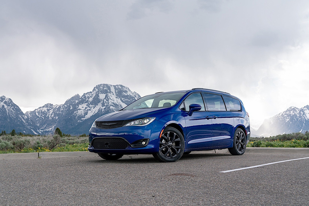 2020 Chrysler Pacifica Red S Edition (14)