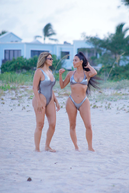 ki-kardashian-and-larsa-pippen-at-a-beach-in-miami-08-18-2018-1