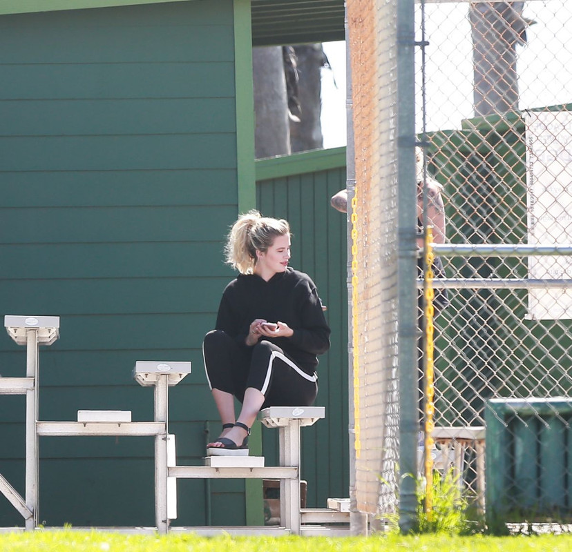 ireland-baldwin-on-the-set-of-a-photoshoot-in-los-angeles-06-10-