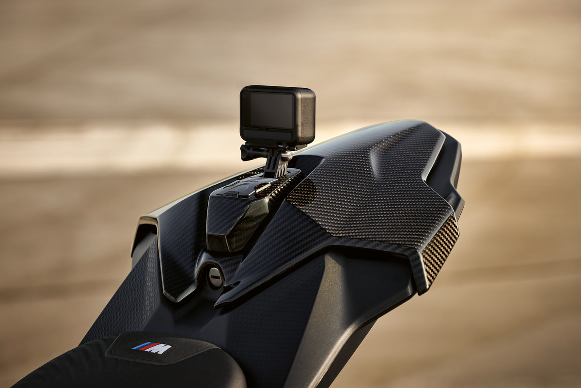 P90479736_highRes_the-new-bmw-s-1000-r