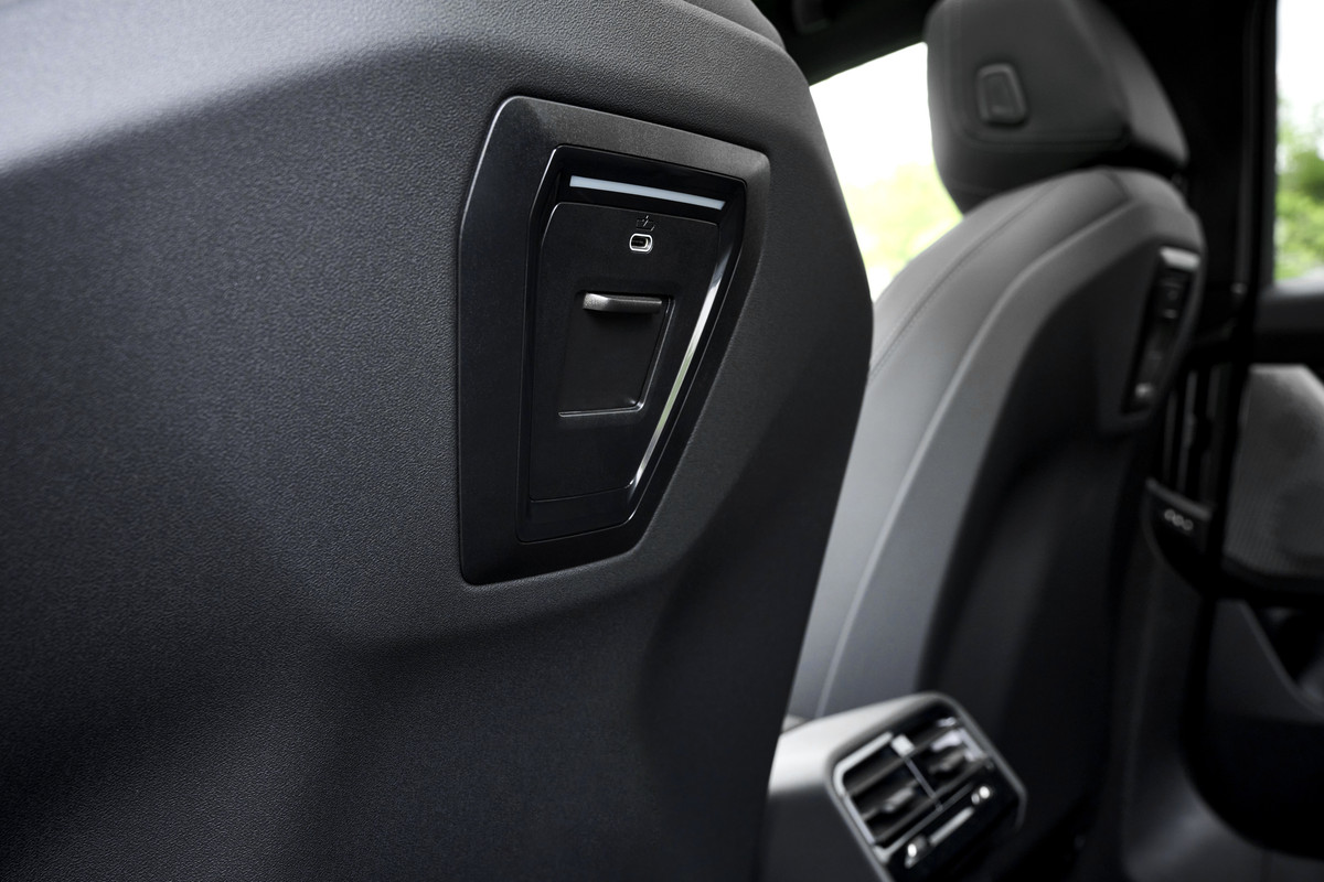P90551909_highRes_the-new-bmw-530e-tou