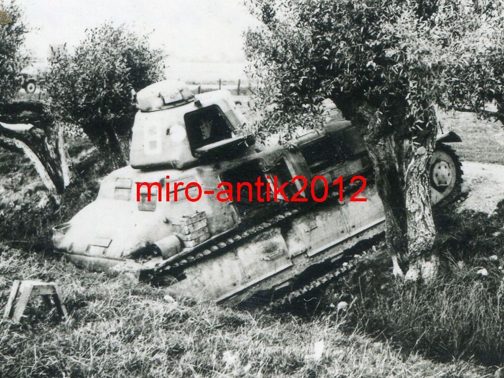 Foto, Wehrmacht, zerstörter frz. Panzer, Tank, S
