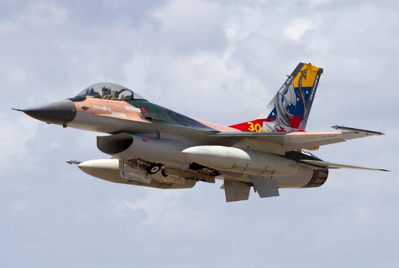 Los cazas estadounidenses F16 siguen siendo un poderoso respaldo en la fuerza aérea de Venezuela, pese a sanciones FANB-F16-3